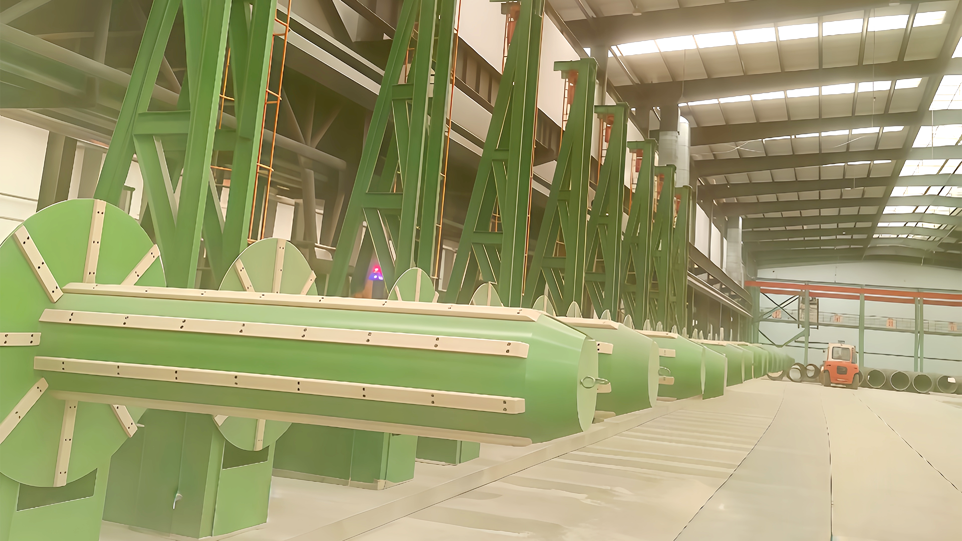 Bagaimanakah Rak Pay-Off Ditinggikan mengendalikan faktor persekitaran seperti kelembapan, habuk atau suhu yang melampau semasa operasi?